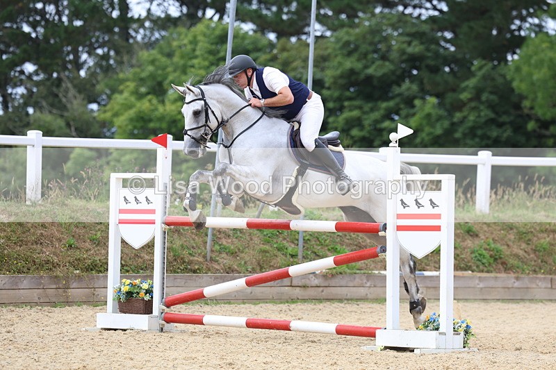 3E7A6408 - Class 8: Senior Newcomers/1.10m open