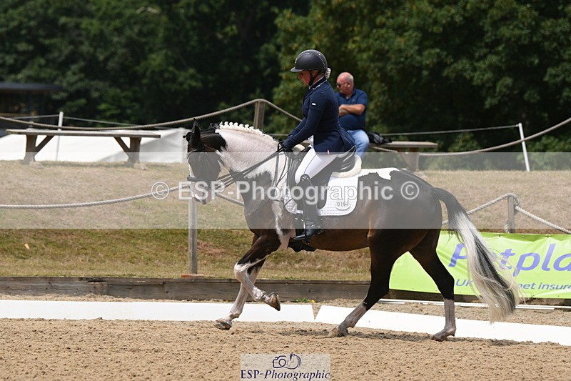 250720A-124035-10434 - 164-Dominique.Kinnaird-Perry-Pallas.Vanquish