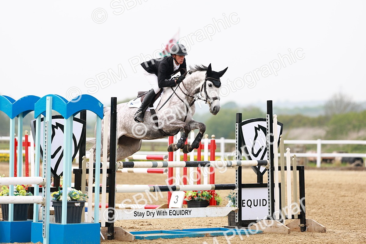  - Class 18 - Senior Newcomers - 1.10m