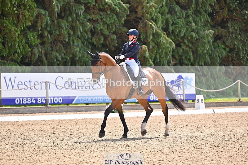 250523A-122518-06532 - D-468-Laura.Collett-LONDON.52