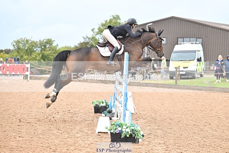 251003-134633-01210 - Cls 3 Foxhunter and 1.20m