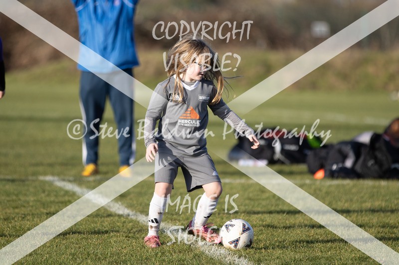 1DX30508 - 2026-01-17 FC Abbey Meads U9 Purple Girls V Develop FC U9 Girls