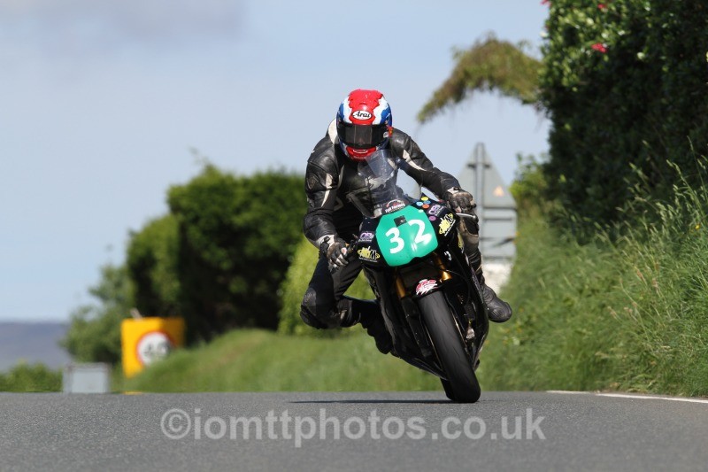 David Madsen-Mygdal Kawasaki / Martin Bullock Manxsport - Bikenation Lightweight TT