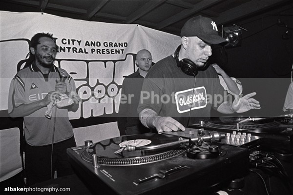 19 - Friends-&-Family @ the roadhouse 06.04.02