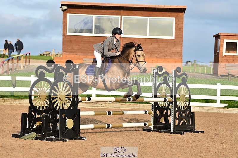 220829A-182240-00547 - 90cm classes