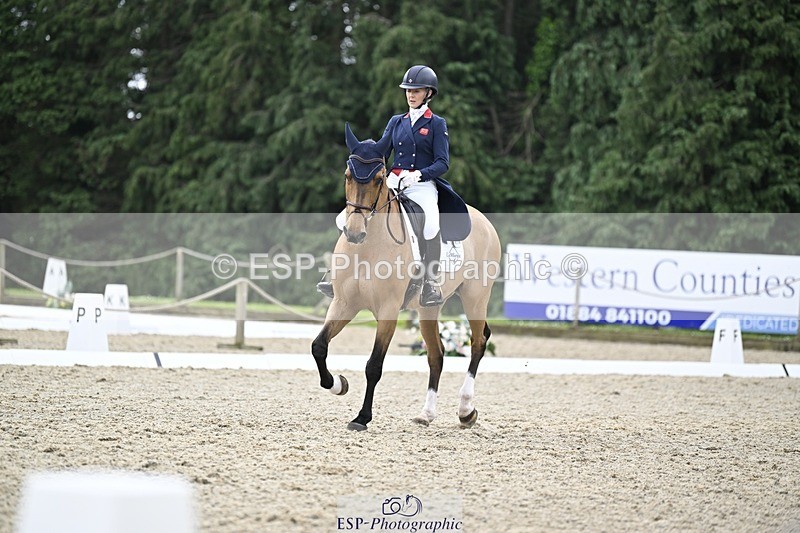 000101-200920-04083 - 418-REHY_DJ-Yasmin_Ingham