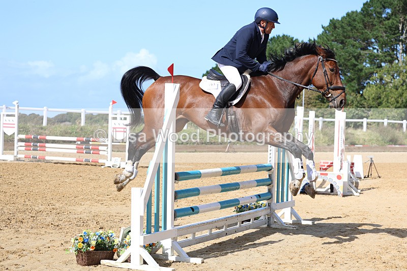 3E7A9379 - Class 9: Senior British Novice/90cm open