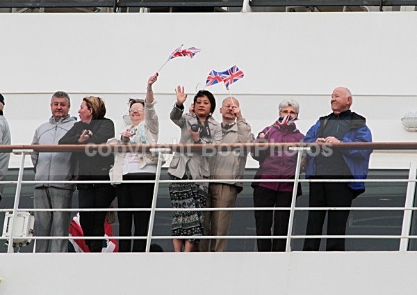 120605 QM2 IN SOUTHAMPTON IMG_7852 - THREE QUEENS MEET IN SOUTHAMPTON 5th June 2012