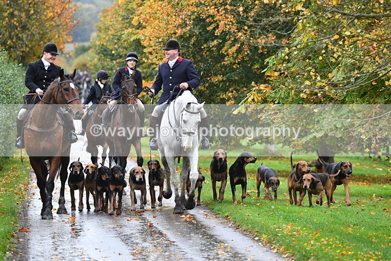 WJ5_6082 - B&B walk back for Hunt Tea !