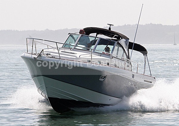 110410 JOLLY ROGER IMG_0695 - Motorboats - Open