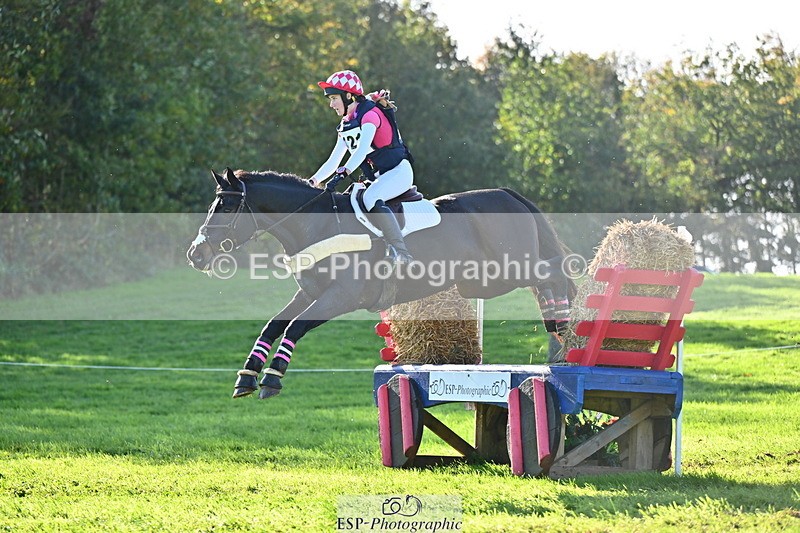 251025A-122650-19091 - F-421-Isabella.Hooton