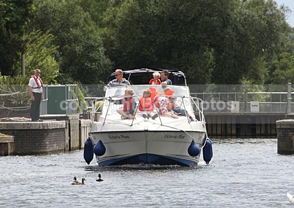 090712 VICTORIA PLUM IMG_9861 - Motorboats - Open