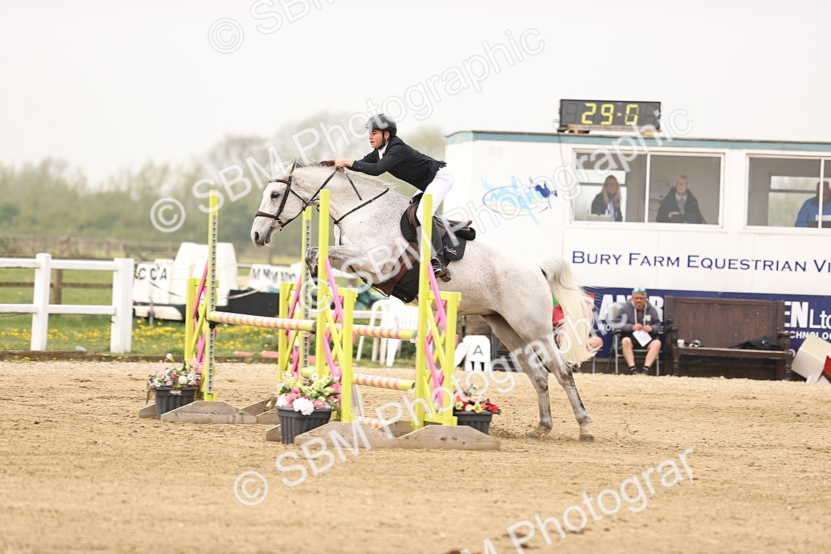  - Class 15 - Senior British novice - 90cm