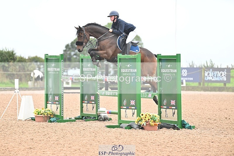 251003-131739-01077 - Cls 3 Foxhunter and 1.20m