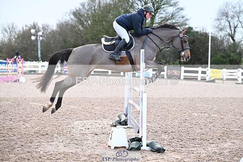 251206-120820-00892 - Cls 12 Snr Newcomers and 1.10m