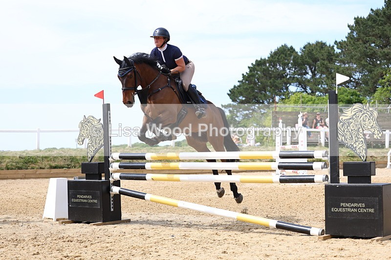3E7A7002 - Class 7: Senior Newcomers/1.10m open