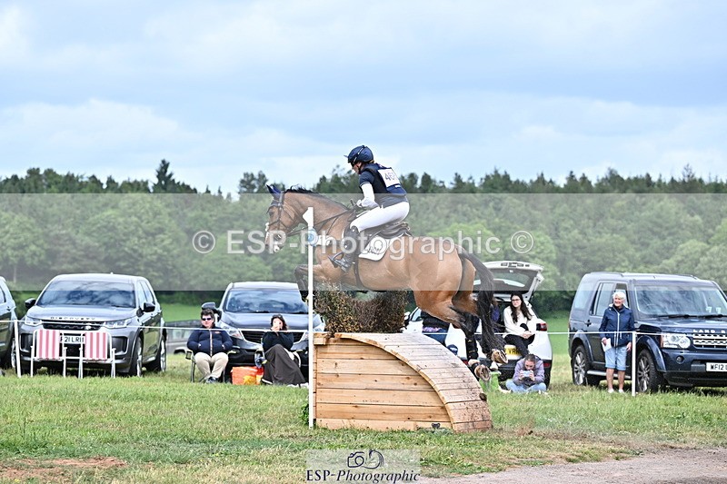 250525A-142738-16487 - D-468-Laura.Collett-LONDON.52