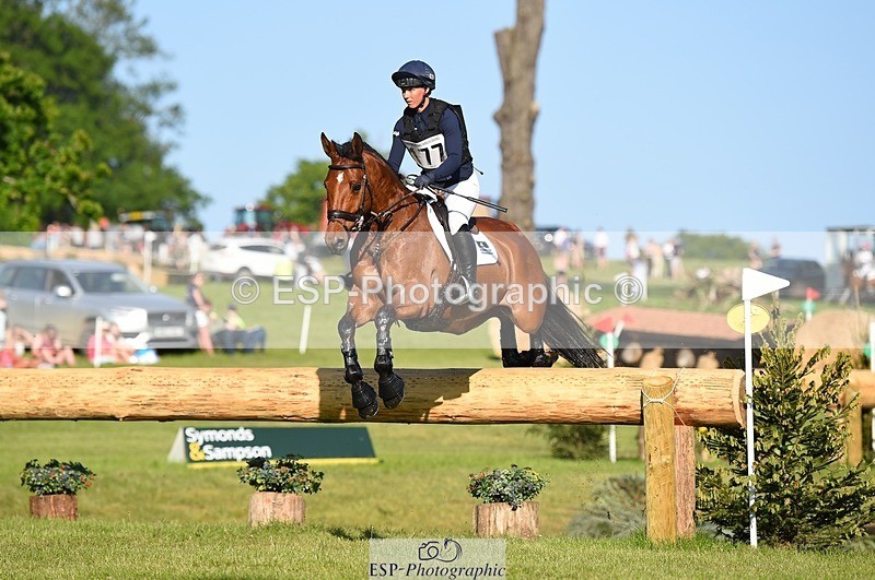 230527-181828-13791 - 177-ARGENTINO_BK-Dani_Evans-XC