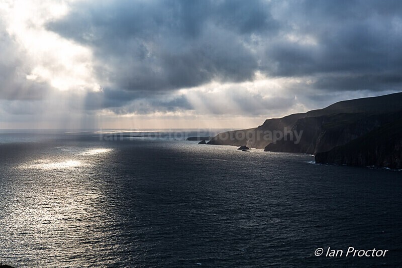 Lightshow over slopes of Slieve League - Irland - Ireland