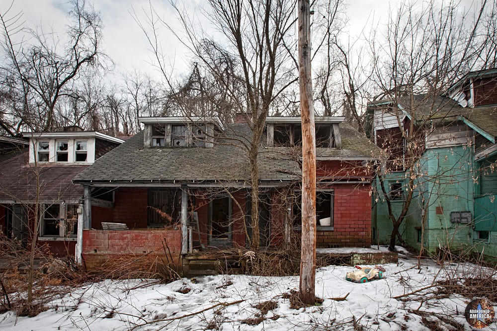 Abandoned Lincoln Way (Clairton, PA) Icy Yards