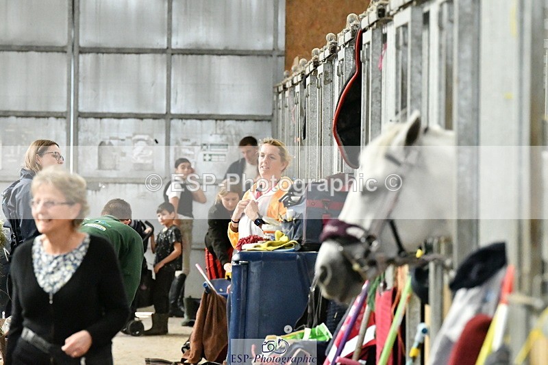 230804A-094943-01519 - Stable Shots