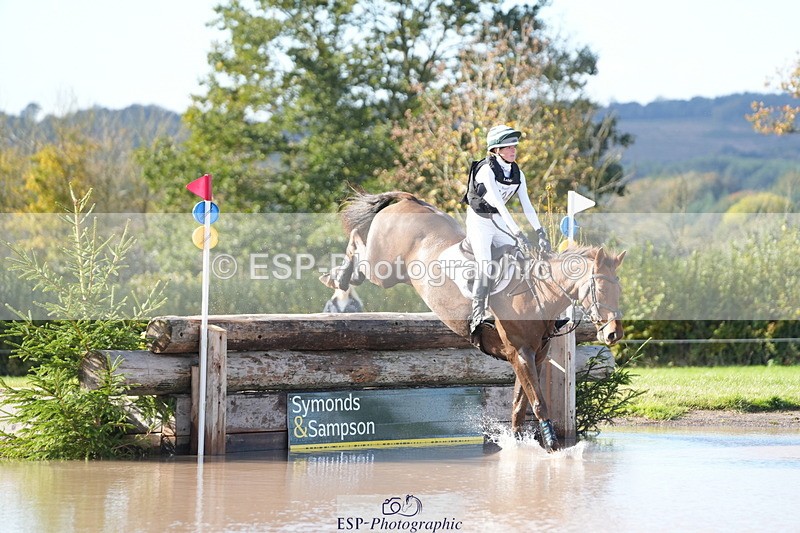 251024A-121535-08679 - B-124-Sophie.Lamb