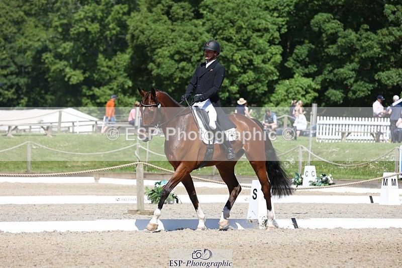 230526-105257-05334 - 365-BWE_NEWTON_DE_JASPER-Adam_Harvey-WEDTrotUp+DR