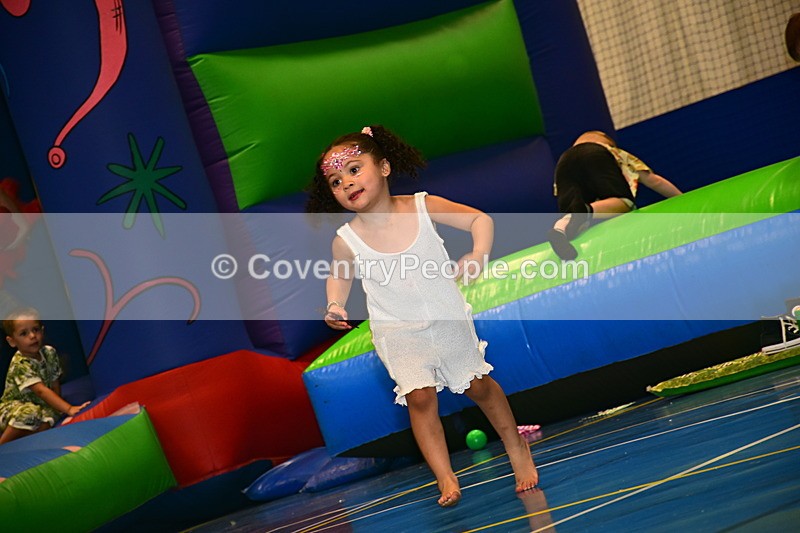 CON-586 - Joey and Ella