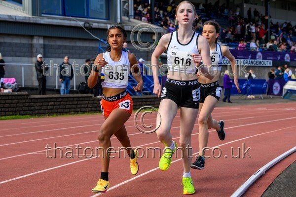 Age26 SAT-915630 - Track Female Set One