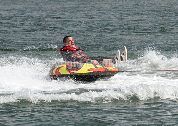 100410 RUBBER RING IMG_0042 - Water Skiiers / Wakeboarders