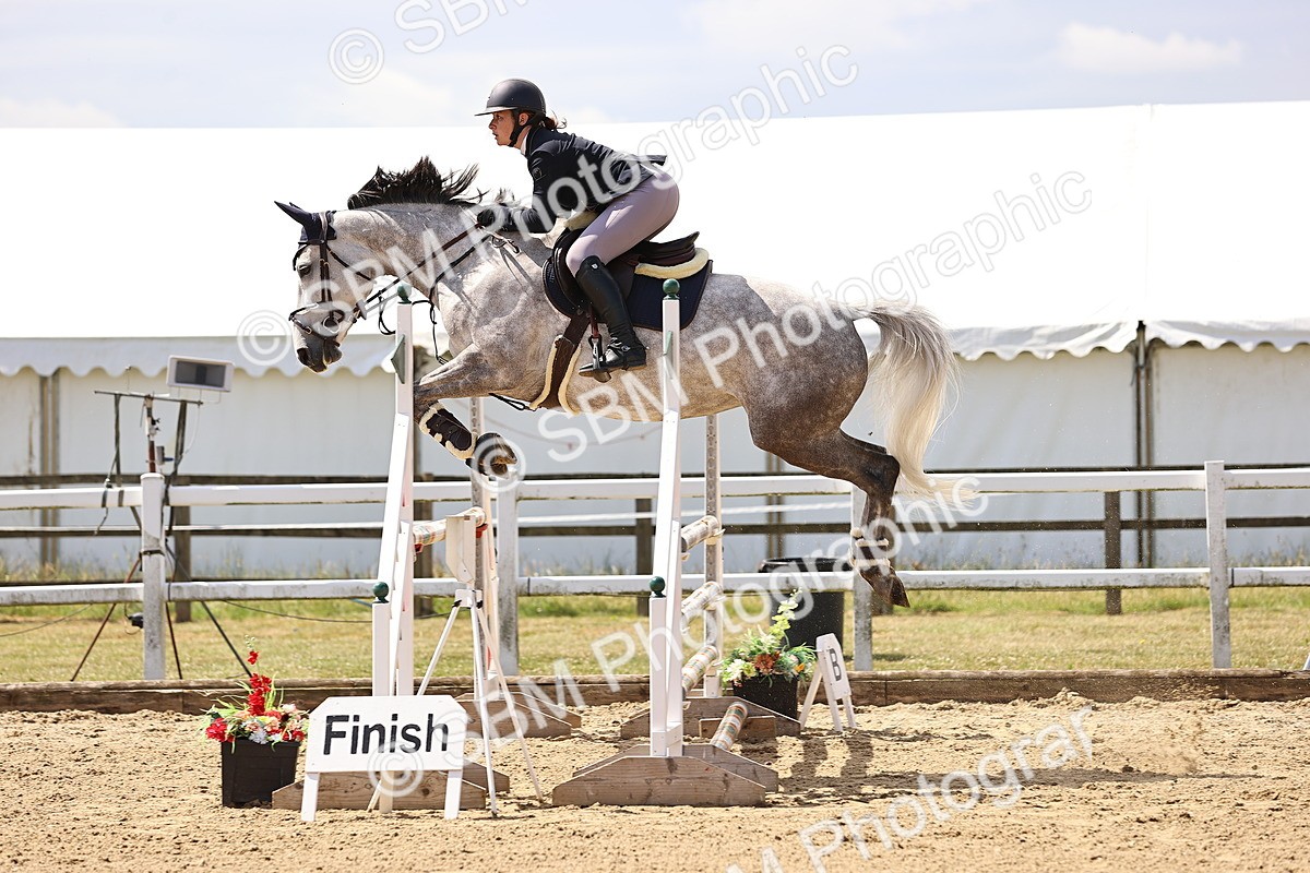 SBM_009827 - Class 8 - Senior Newcomers - 1.10  Open