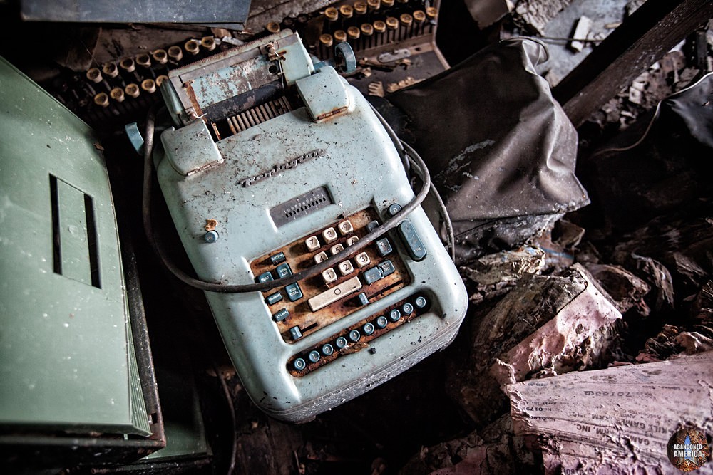 Catskill Game Farm (Catskill, NY) | Antique Accounting Machine - Catskill Game Farm