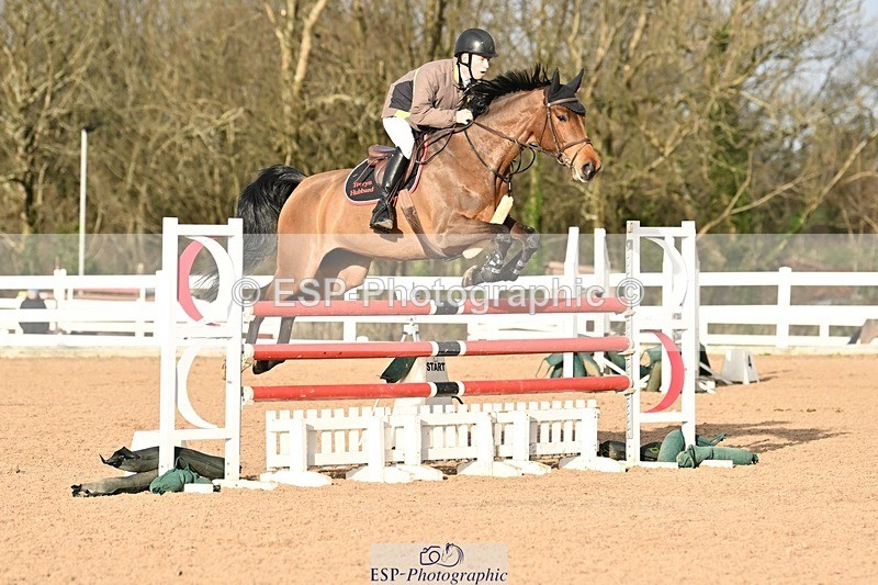 241208-132311-01763 - Cls 21 Newcomers and 1.10m Open