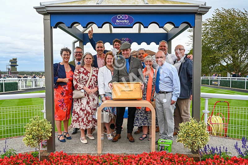 250824-Race 3-Blueandtangerine-2210 - Race 3