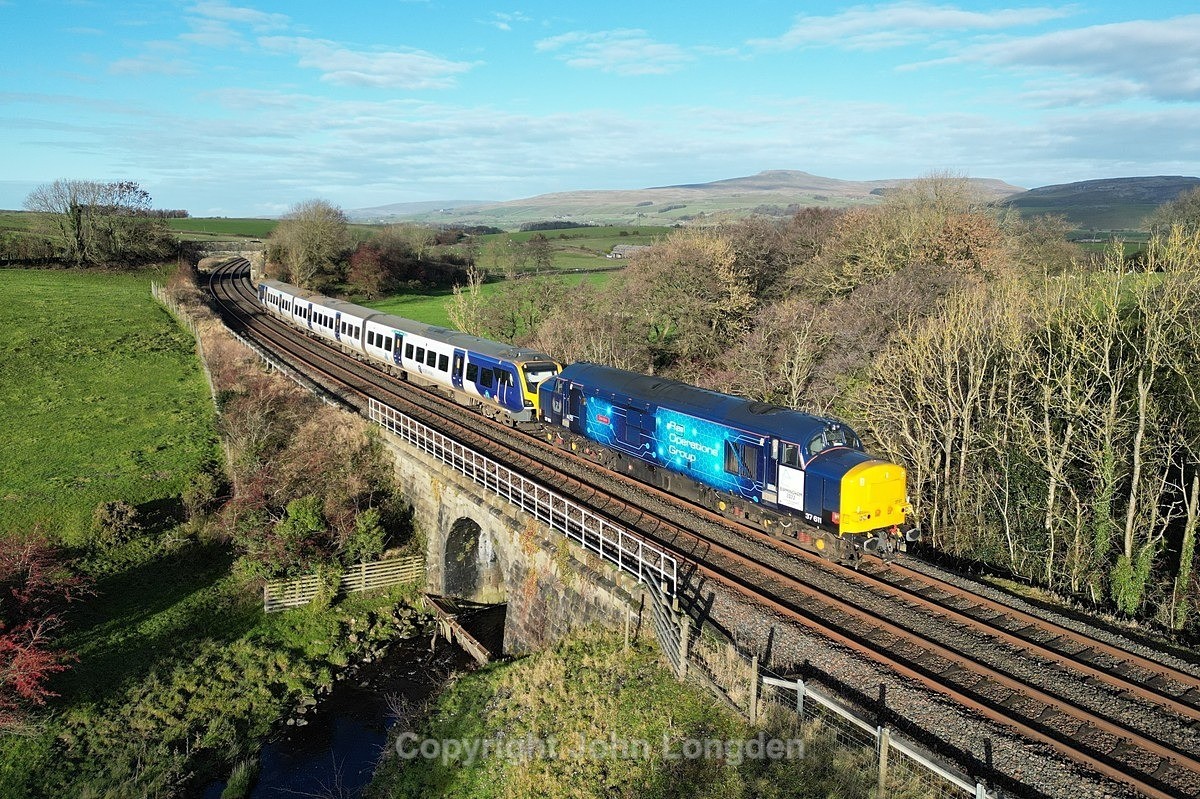 JL - 28.11.23 37611 & 331008 5Q17 Allerton - Skipton CS, Cragg Lane - Little North Western (west to east)