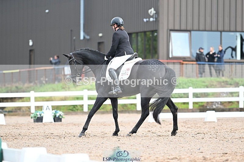 250907-112118-07204 - 003-Helen.JamesDecadent