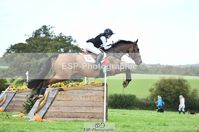 231022-133913-28716 - 330-TRINITY.THANKS.AWFULLY-Imogen.Gloag-XC