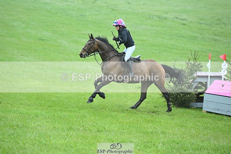 250418-123336-02772 - 080-Tichy.Sanders-SPARHANGER.VELVET