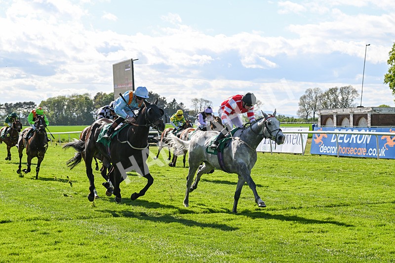 030525-Race 6-Secret Guest-3412 - Race 6