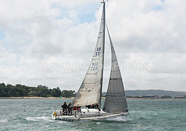 120630 JUST ENOUGH GBR6912T WT7A2743 - ROUND THE ISLAND RACE - 30th June 2012