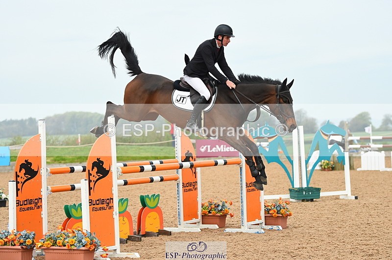 230504A-101824-00577 - Cls 8 Snr Foxhunter