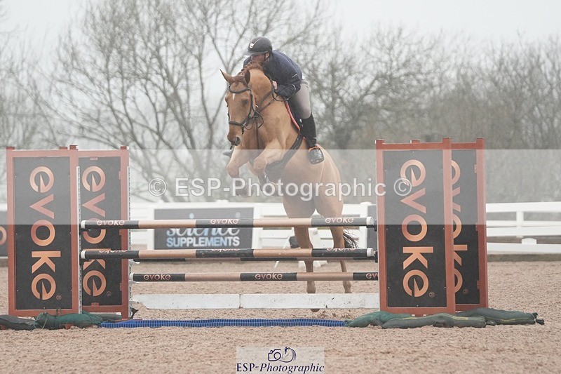 251207-120355-01954 - Cls 20 Snr Newcomers and 1.10m