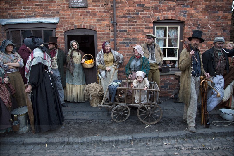 Hanging around - Re-enactments
