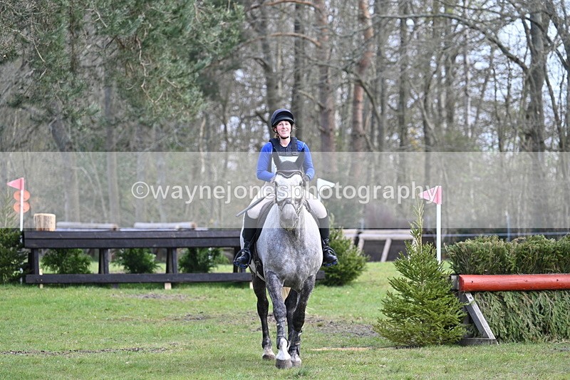 WJ7_0128 - Time 10:13 to 10:38 Times at the Fence