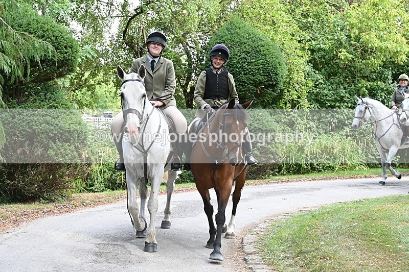 WJ6_3971 - Berks & Bucks - The Old farmhouse - Hound Exercise 20-08-25