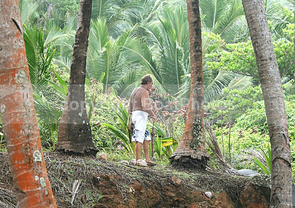 070115 Devils Island - Explorinmg the coconus groves - ATLANTIC CROSSING 2006