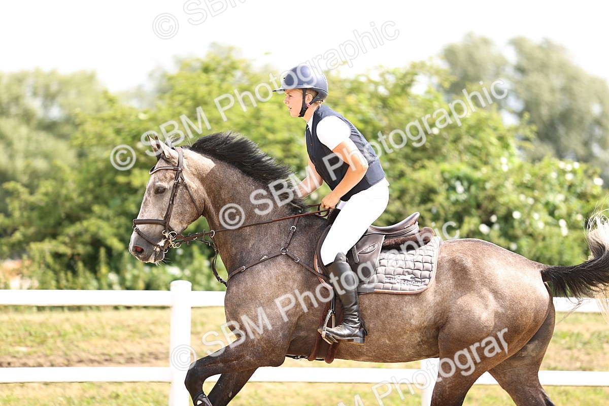 SBM_000526 - Class 15 - Redpost Equestian Senior Foxhunter - 1.20m