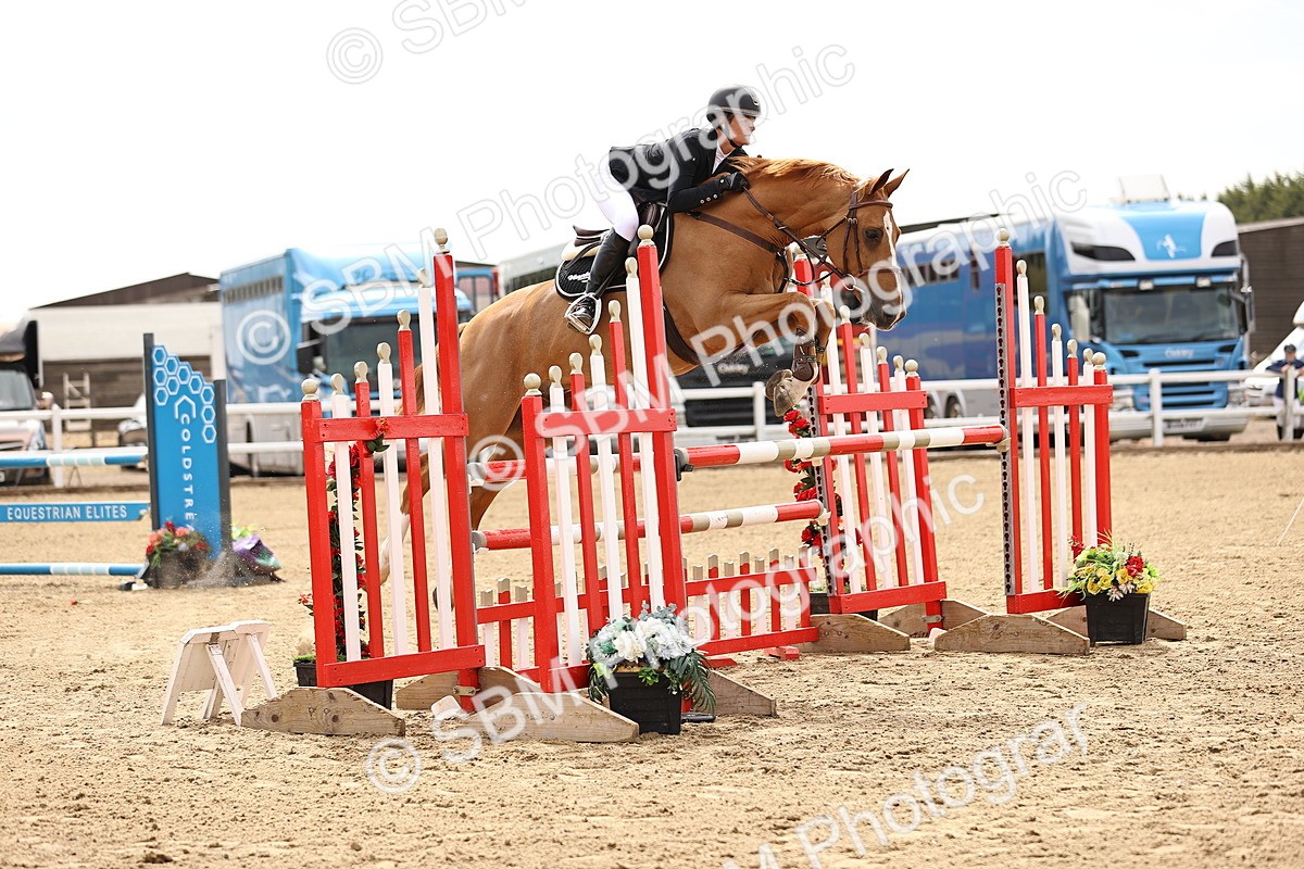 SBM_009532 - Class 8 - Senior Newcomers - 1.10  Open