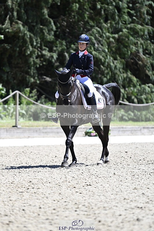 250522A-141706-04326 - D-409-Kirsty.Chabert-HERALDIKS.GIRL.OPPOSITION