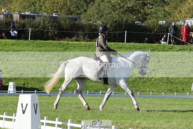 251024A-143620-14233 - G-572-Laura.Pitman With Trot Up